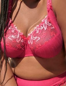 Plus sized woman wearing the pink full bra from the Prima Donna deauville collection