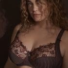 Model wearing Prima Donna Deauville bra